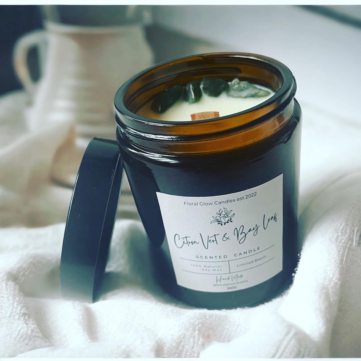 AMBER APOTHECARY SCENTED CANDLE